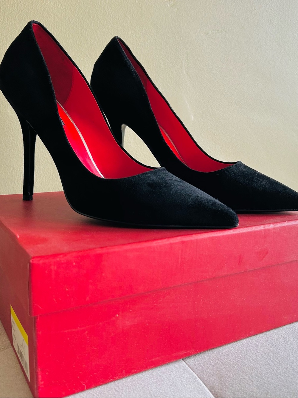 Classic Black Pointed-Toe Stiletto Pumps - Women's Black